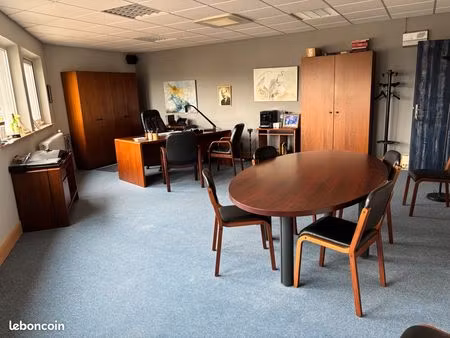 bureau 35 m² climatisé – 690 /mois – parking – sens