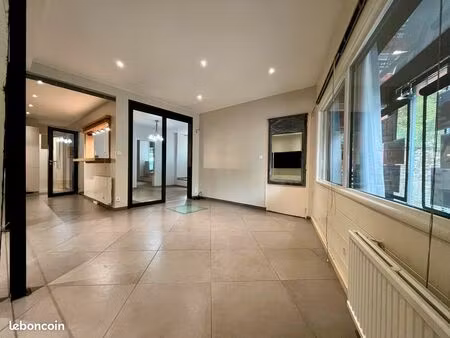 hypercentre rodez : superbe local commercial en rdc avec vitrine  parfait etat  proche par