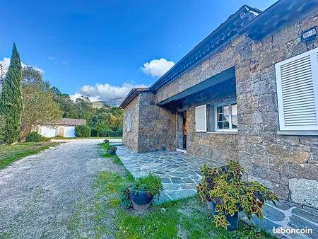 villa 4 pièces 159 m²