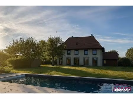 maison 7 pièces 243 m²