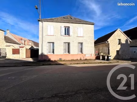 immeuble 196 m² merobert