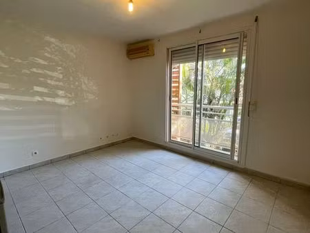 studio rénové / libre / stratégique