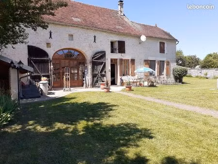 propriété 138 m² avirey-lingey