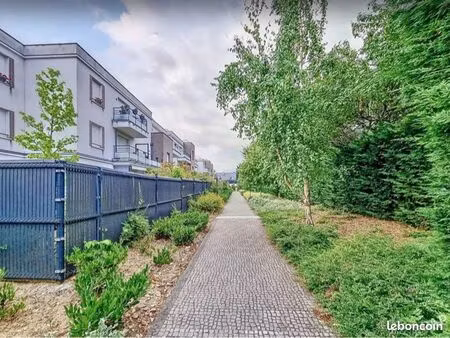 3 pièces 2chambres box et jardin