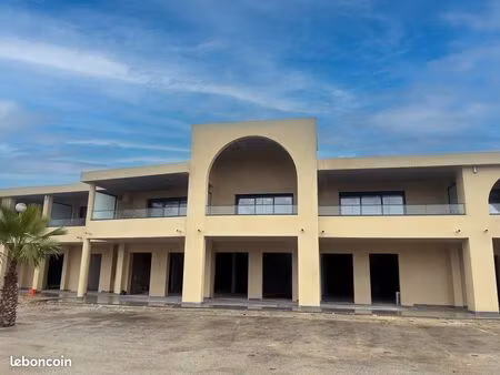 bureaux et locaux commerciaux à louer à porticcio