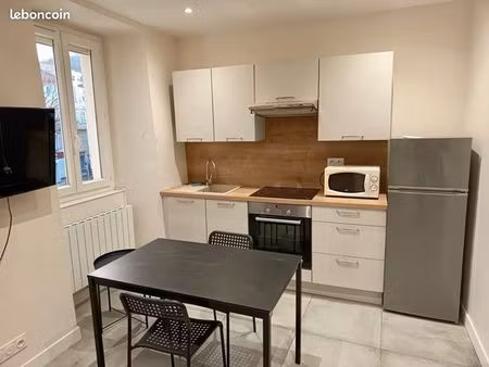 studio meublé centre ville très lumineux