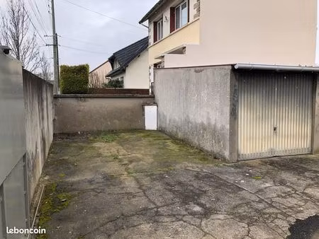 urgent investisseurs  20 box fermés loue