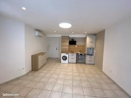 t2  bourg-lès-valence  vieille ville  40 m2