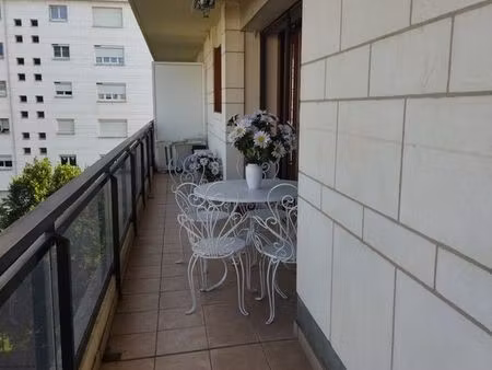 location meublée avec climatiseur ascenseur