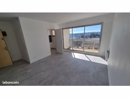 studio quartier hôpital 27m²