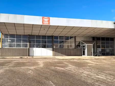 local commercial idéalement situé