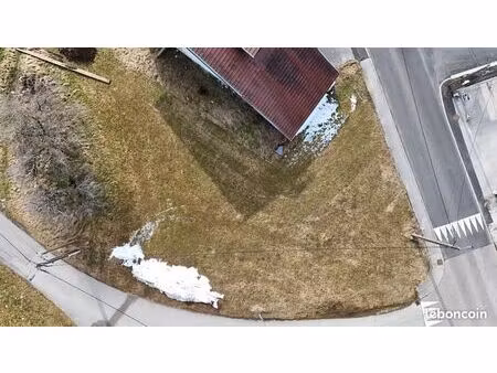 terrain 700 m² bugny