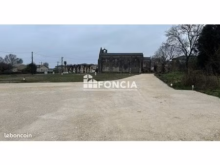 terrain à bâtir de 681 m²