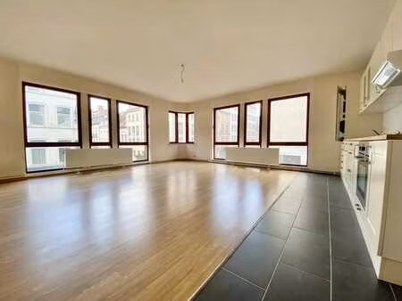 bel appartement 2 chambres place stephanie