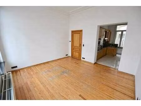 parvis : triplex partiellement rénové  colocation acceptée *