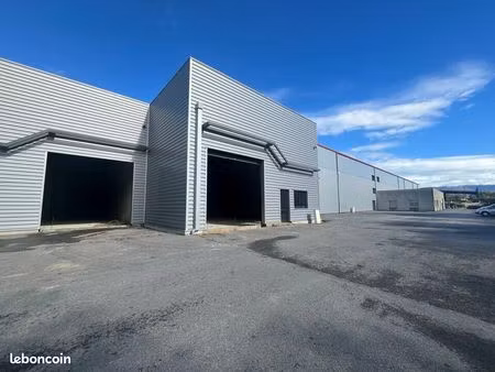 local logistique 3 943 m²