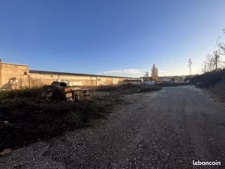 local d'activité 1 380 m²