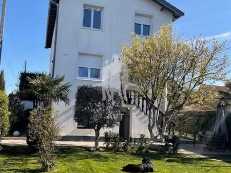 maison 8 pièces 160 m²