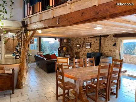 maison meublée à louer – 5 pièces / 3 chambres – 180 m2 dans hameau proche valence