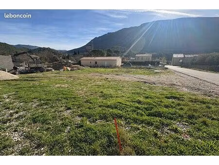 terrain 696 m² pierrelongue