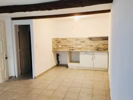 studio 27m2 refait à neuf + 20m2 cave