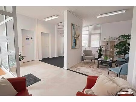 bureaux  hyper centre de pont-audemer  parkings  et en bord de risle…