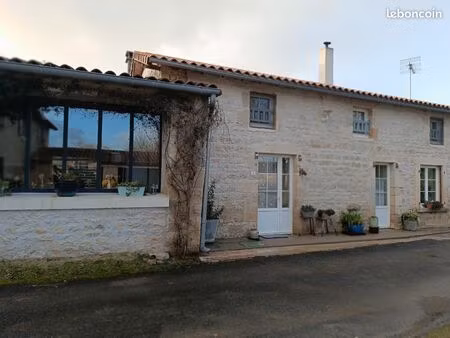 maison avec piscine et dépendances