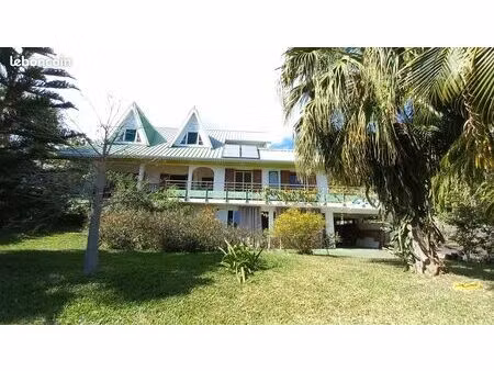 grande villa de caractère sur 1262m²