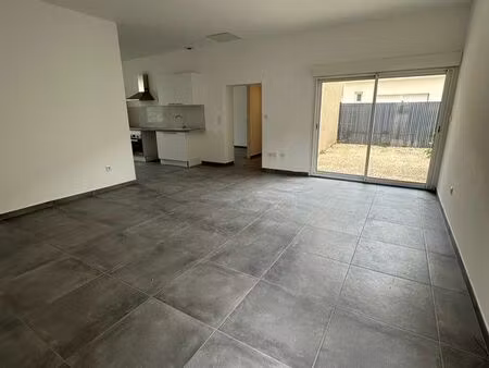 maison récente avec extérieur