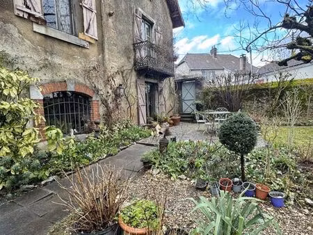 maison 8 pièces 161 m²