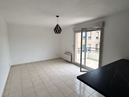 location t3 de 55 m² – residence avec piscine et parking