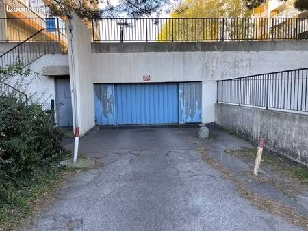 place de parking couverte sécurisée. mosson. le plein ciel. marché des 4 saisons. ?️?️ ◊