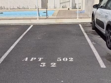 parking/box 14 m² sete