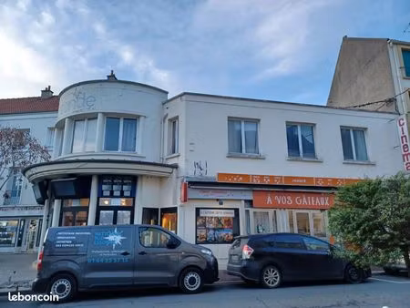 local commercial étampes