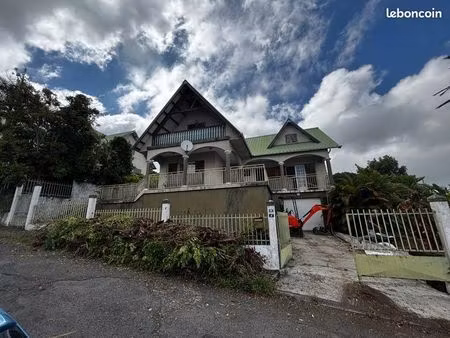 grande maison f6  200 m² avec garage 2 voitures – le tampon – secteur calme  proche commod