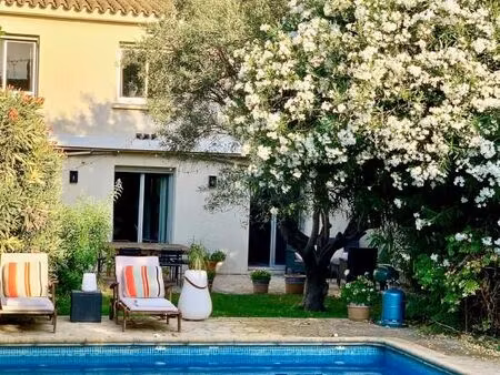 maison 9 pièces 212 m²