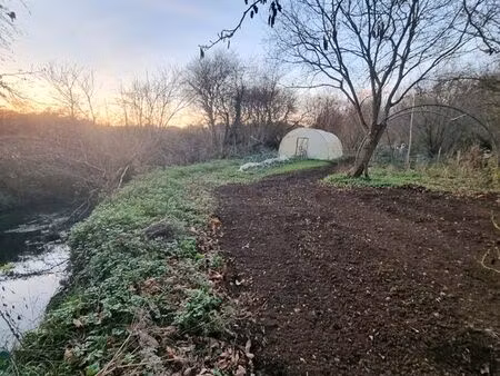 terrain de loisir 1420 m² – bord de rivière – pludual