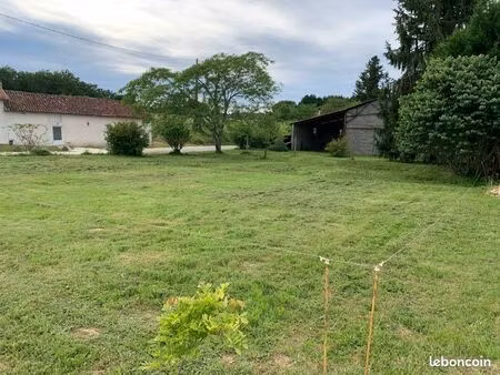 hangar 200 m2 sur parcelle constructible 1580m2