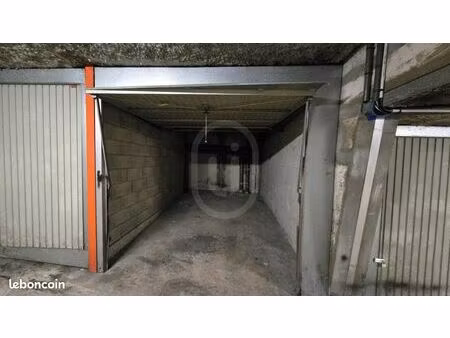 parking/box 1 pièce 13 m²