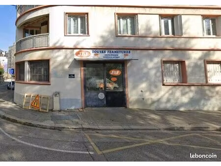 local d'activités / rue le brix