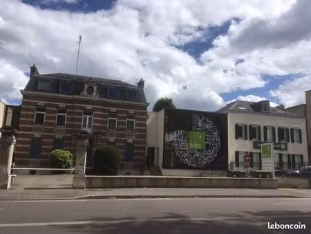 local professionnel 58 m² avec place de parking attenante