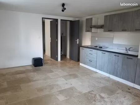 maisonnette 40m² + 5000m² terrain + chalet 25m²