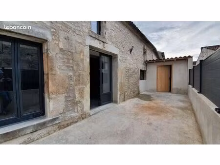 maison rénovée 3 chambres et cour extérieure