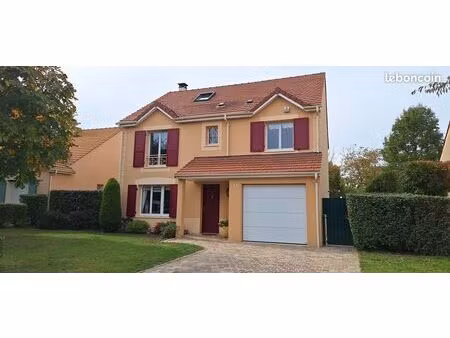 maison kauffman de 2006  133m² habitables  158 m² au sol plus garage de 28m²  5 chambres s