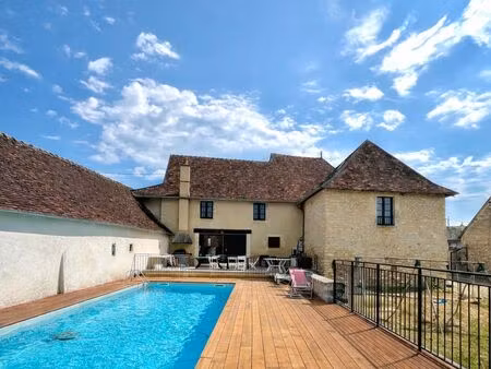 la bastide des chézeaux  piscine et ses dépendances (gîte)