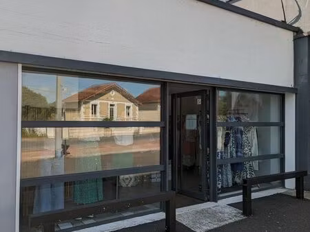 reprise de bail – local commercial 50 m² rénové – la couronne – axe passant