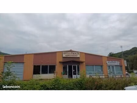 local commercial avec atelier garage bureaux et parking