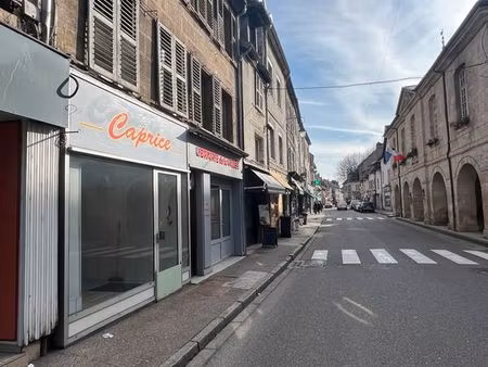 location local commercial