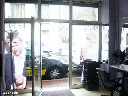 petit local commercial vide