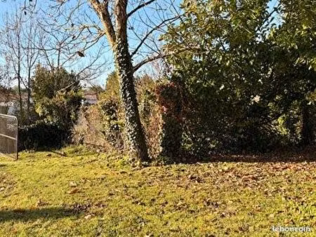 terrain 374 m² medis